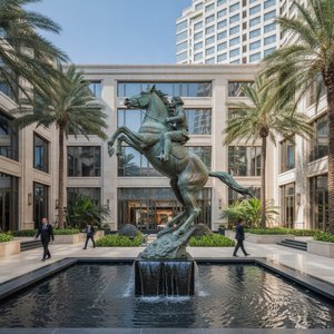 Bronze Sculpture Guide: Durability, Value, and Selection for Large-Scale Hospitality Projects
