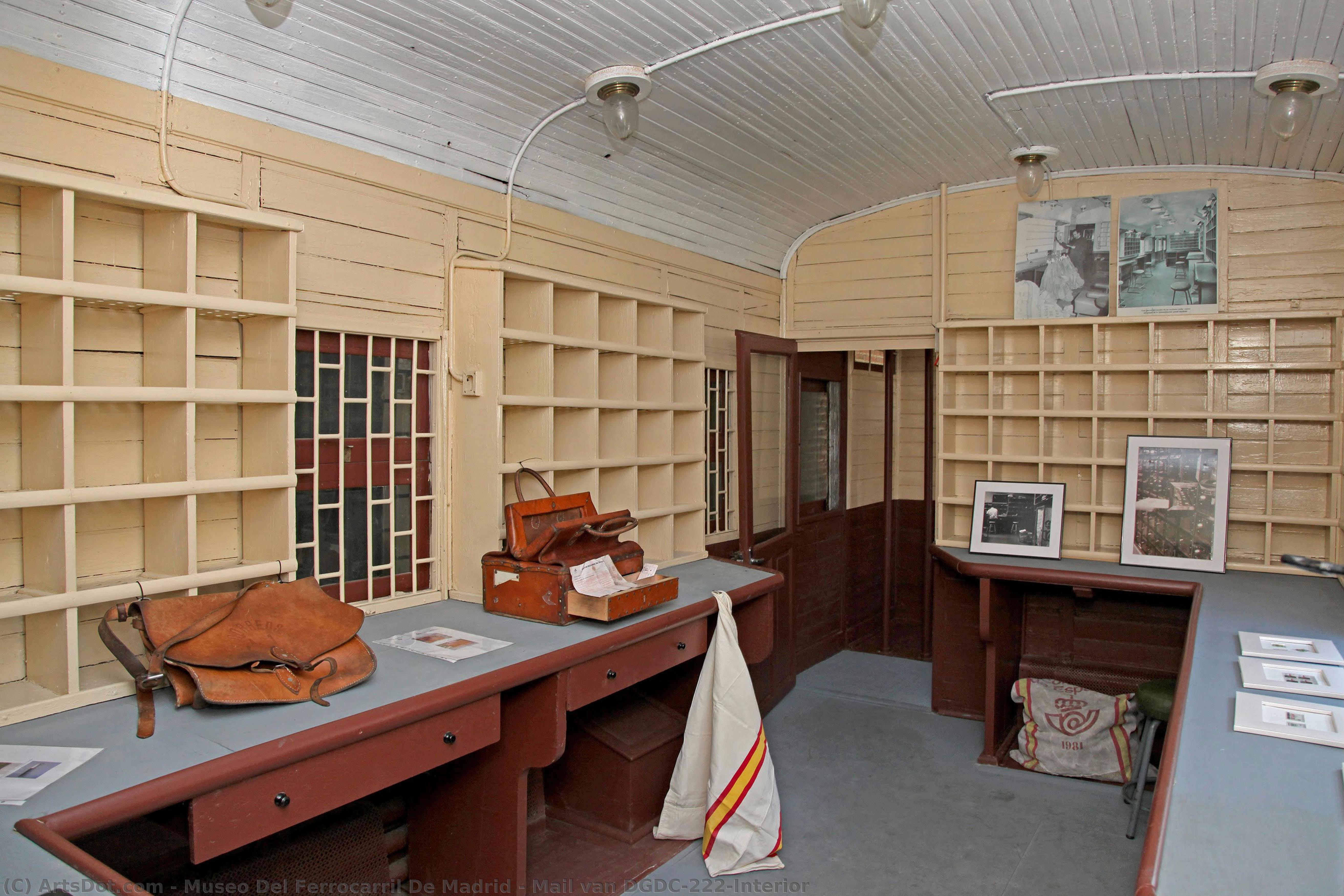 Mail Van Dgdc-222-interior — マドリード鉄道博物館