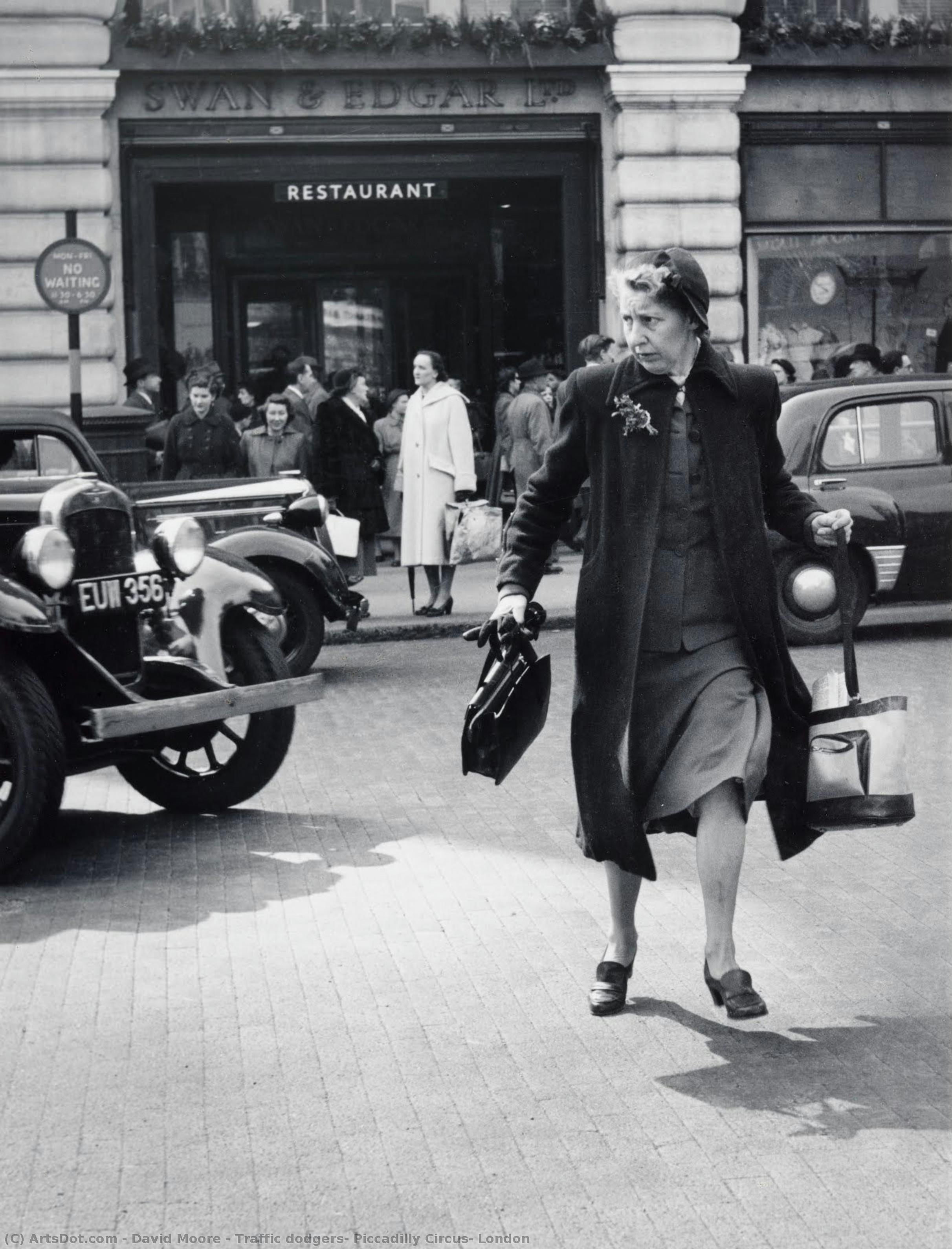 Traffic Dodgers, Piccadilly Circus, London — 데이비드 무어
