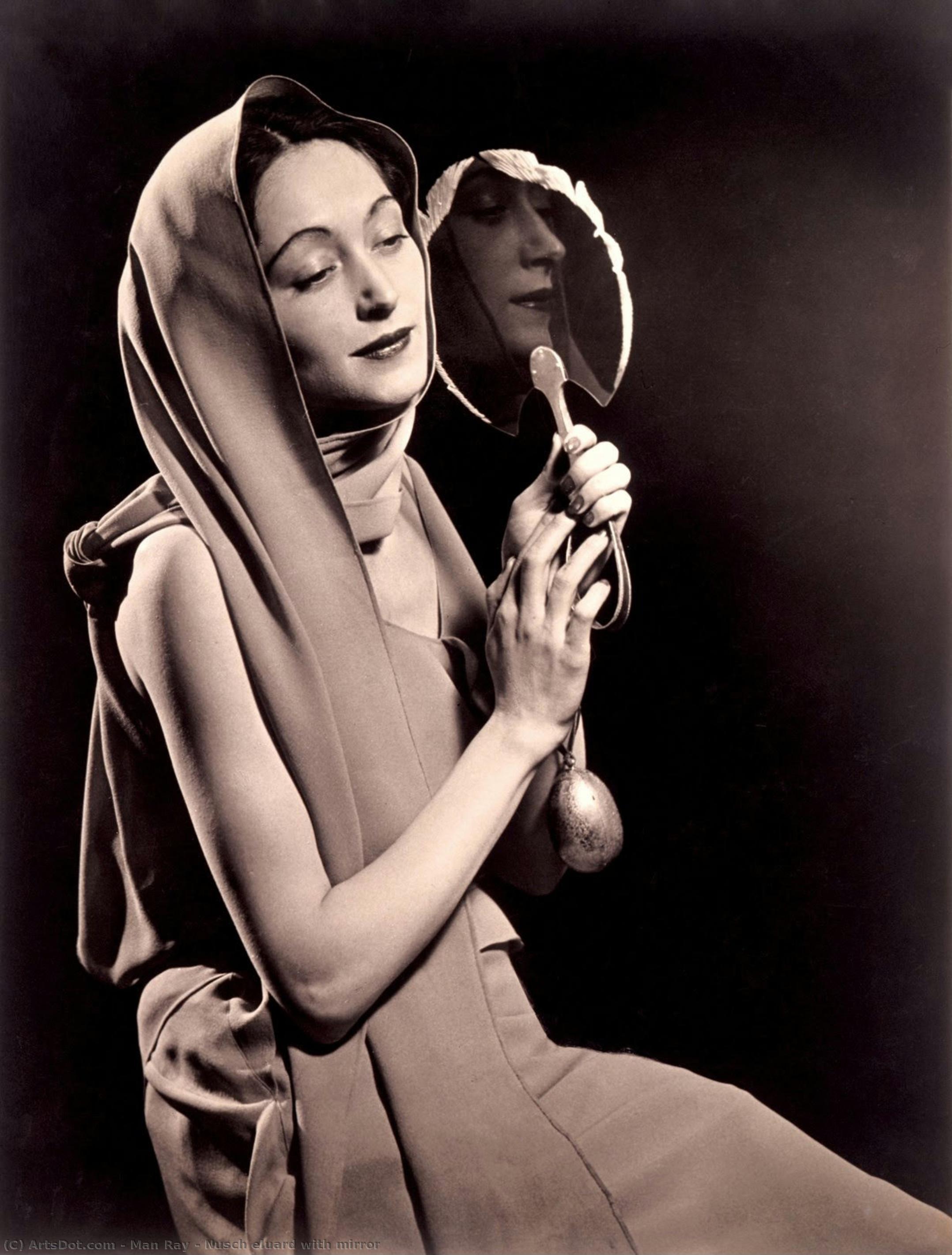 Nusch Eluard Con Uno Specchio — Man Ray