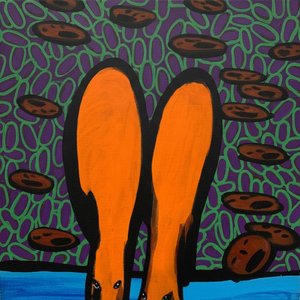 Totens Etéreos Em Laranja Vibrante Em Meio A Um Vazio Roxo Hipnótico E Padronizado — Caroline Pelletier