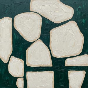 Monolithische Echos Von Creme Und Wald In Einer Singulären Skulpturalen Komposition