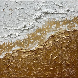 Oleaje Dorado: Un Estudio Monumental De Movimiento Escultórico Blanco Y Oro Metálico — David Moreau