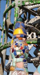 Watts Towers / Nuestro Pueblo (glass insulator)