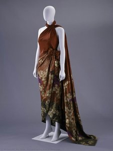 Red Satin Evening Dress In Makie-style — Mori Hanae