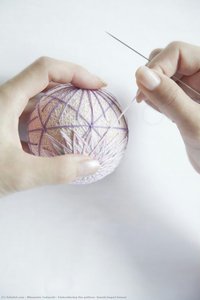 Embroidering The Pattern, Sanuki Kagari Temari — Minamoto Tadayuki